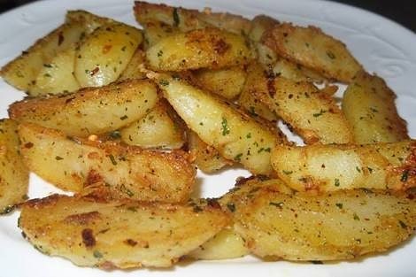 Crispy Fried Garlic Potato Wedges