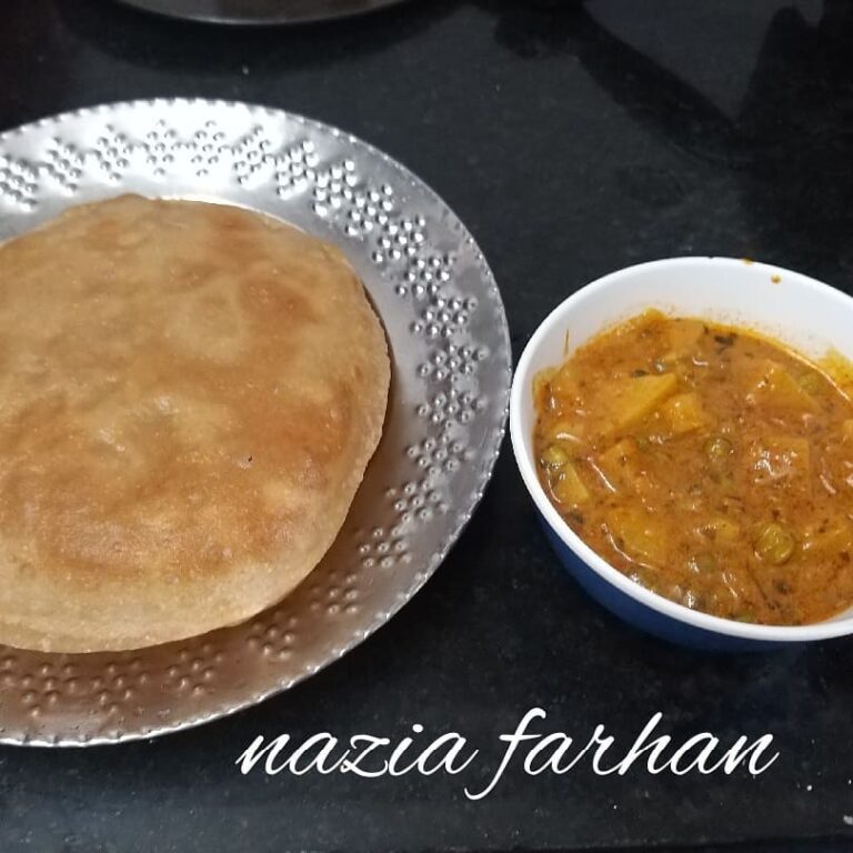 Aaloo Matar Bhatura