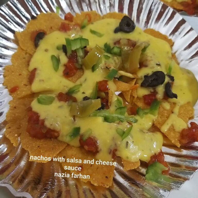 Nachos with Salsa and Cheese Sauce