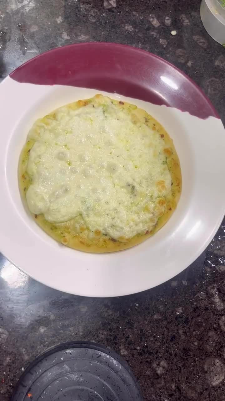 Quick Garlic Cheese Fatayar