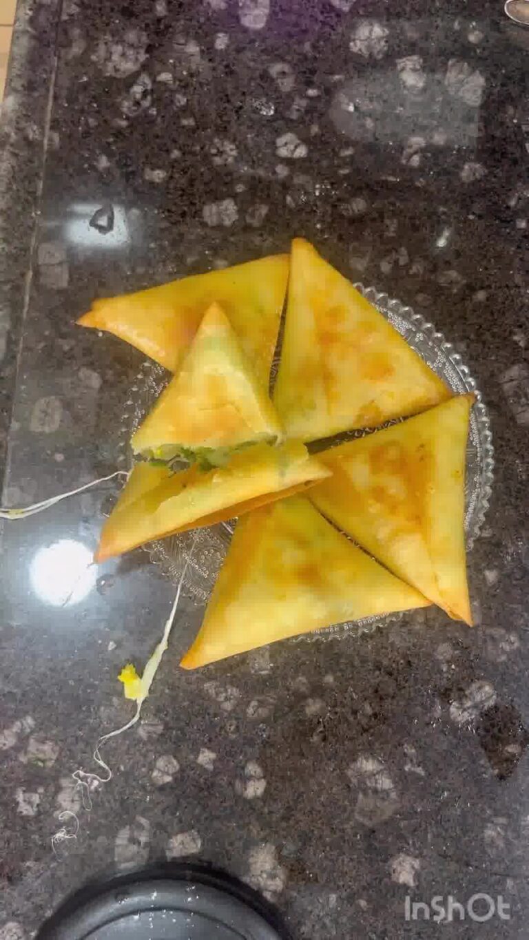 Cheezy Chicken Corn Samosa