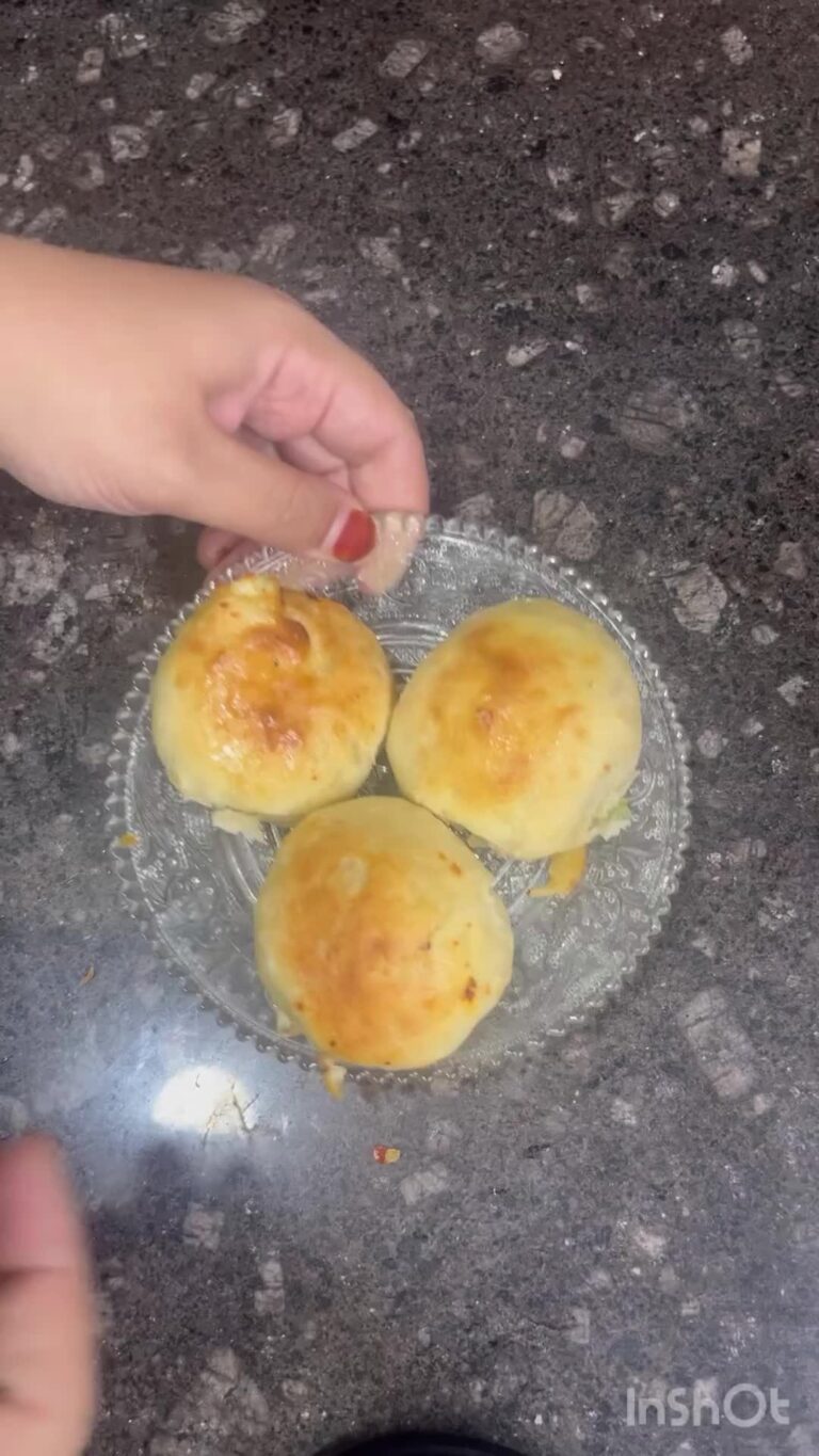 Chicken Chilli Cheese Buns